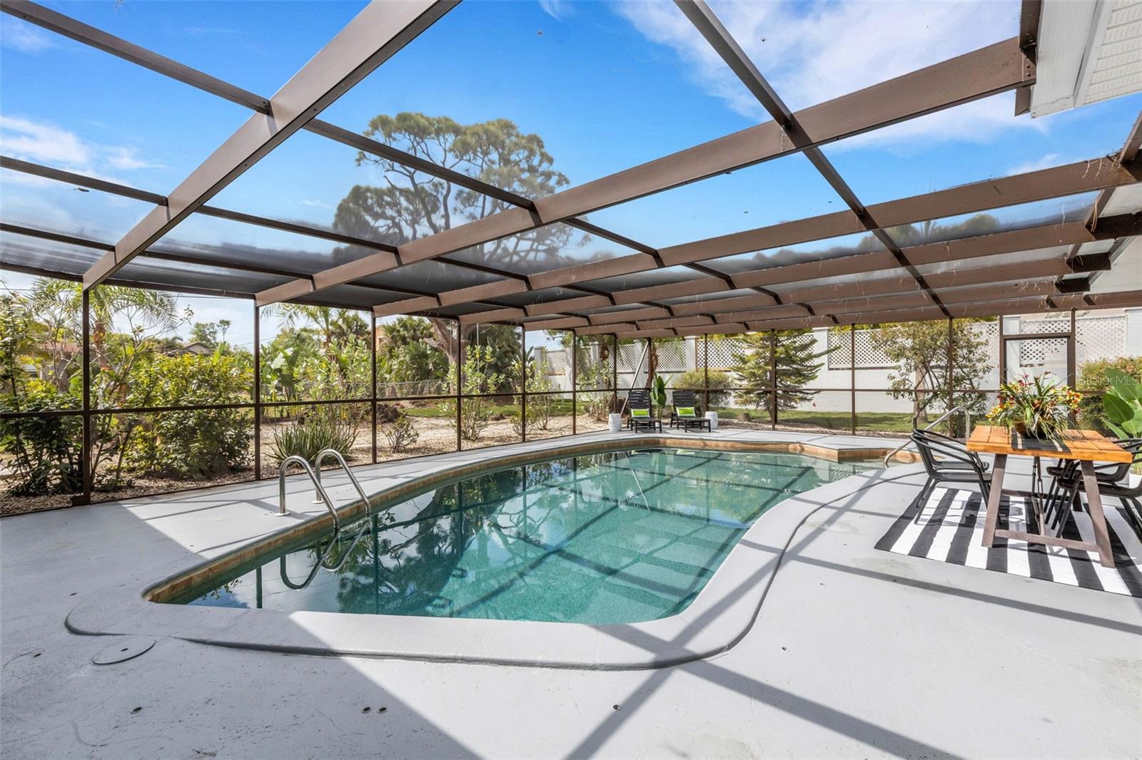 VENICE ISLAND NW OF DOWNTOWN W-622000 - Residential