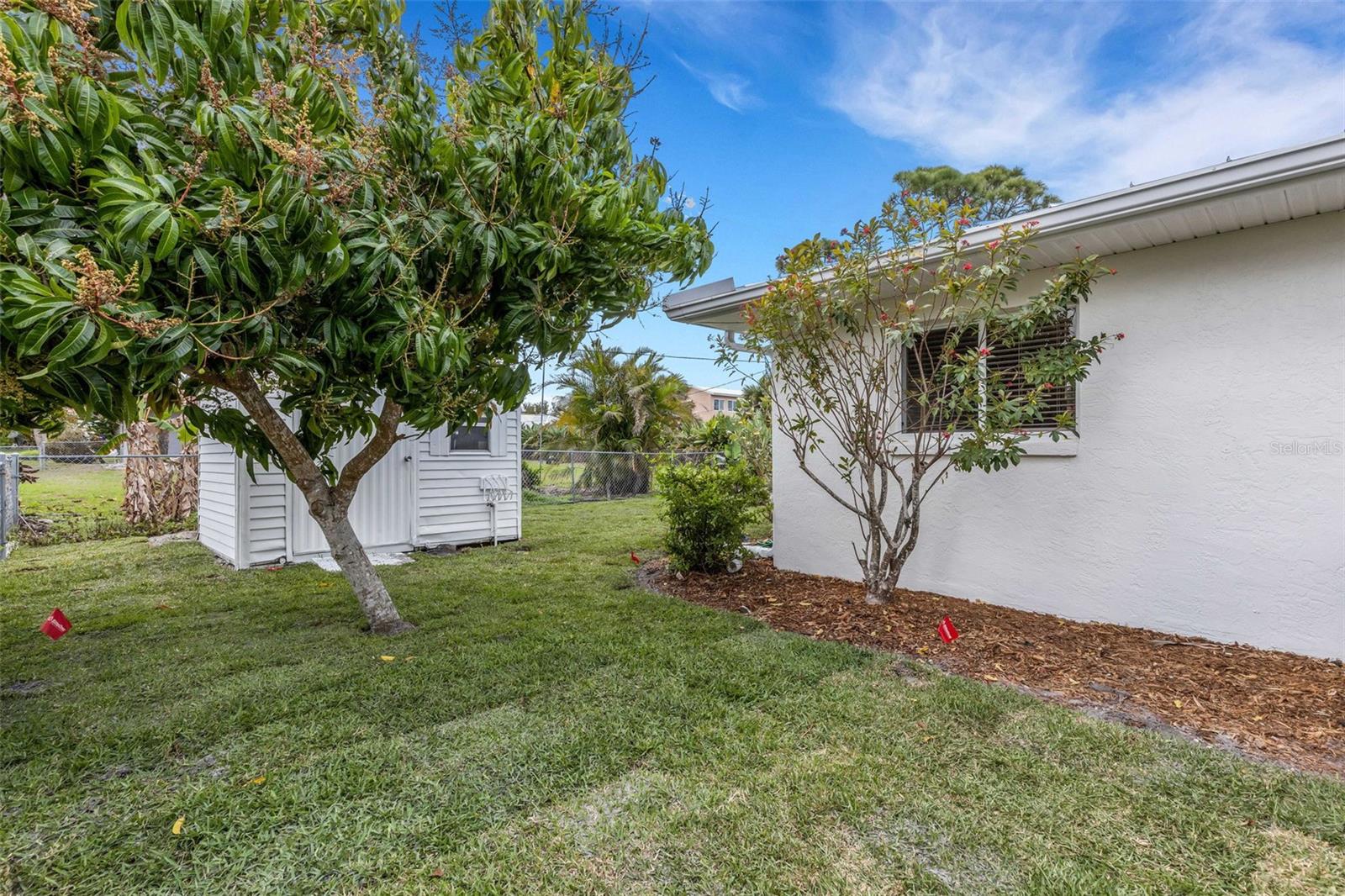 VENICE ISLAND NW OF DOWNTOWN W-622000 - Residential