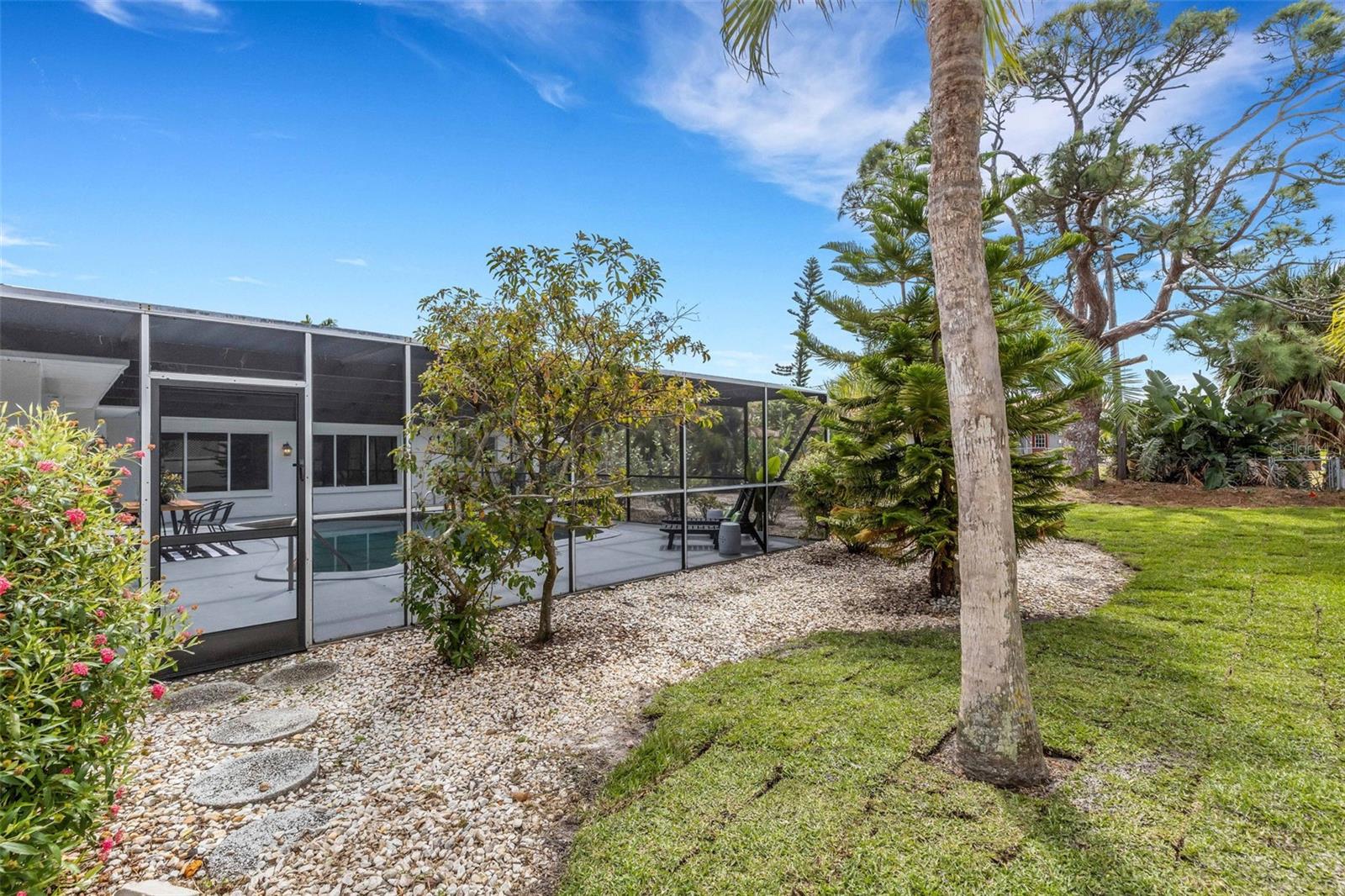 VENICE ISLAND NW OF DOWNTOWN W-622000 - Residential