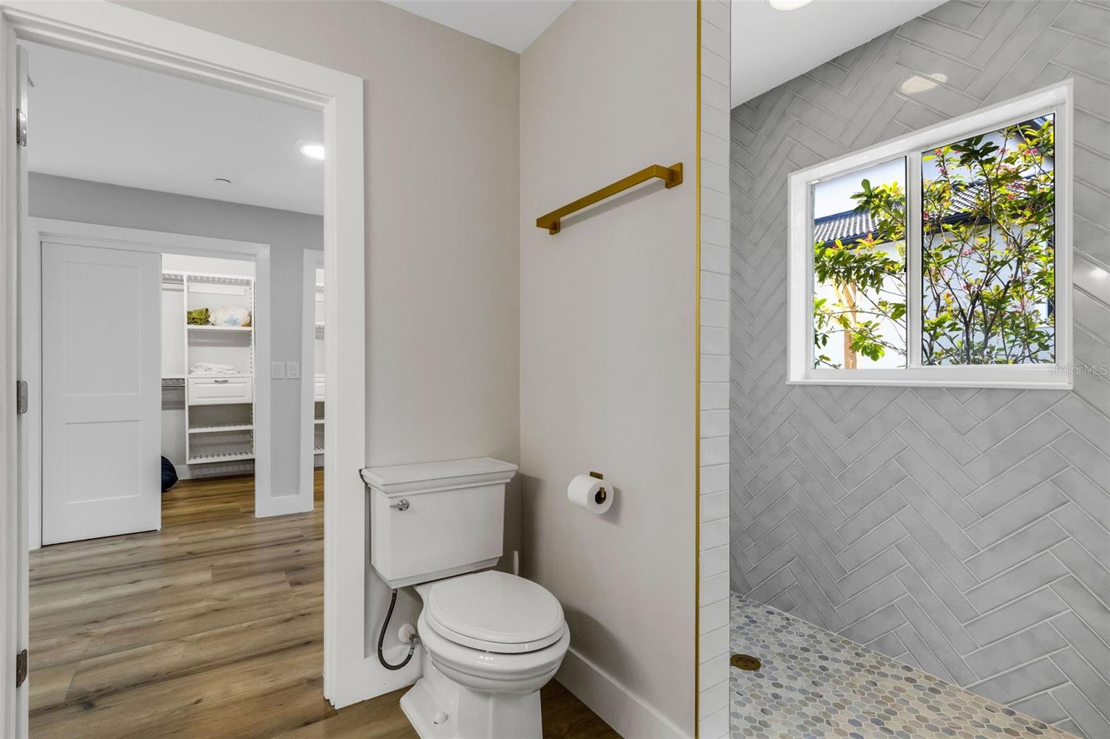 VENICE ISLAND NW OF DOWNTOWN W-622000 - Residential