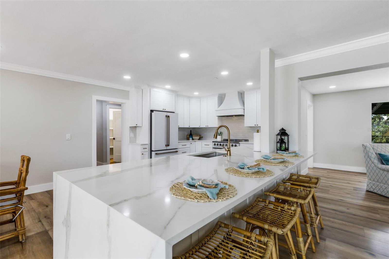 VENICE ISLAND NW OF DOWNTOWN W-622000 - Residential