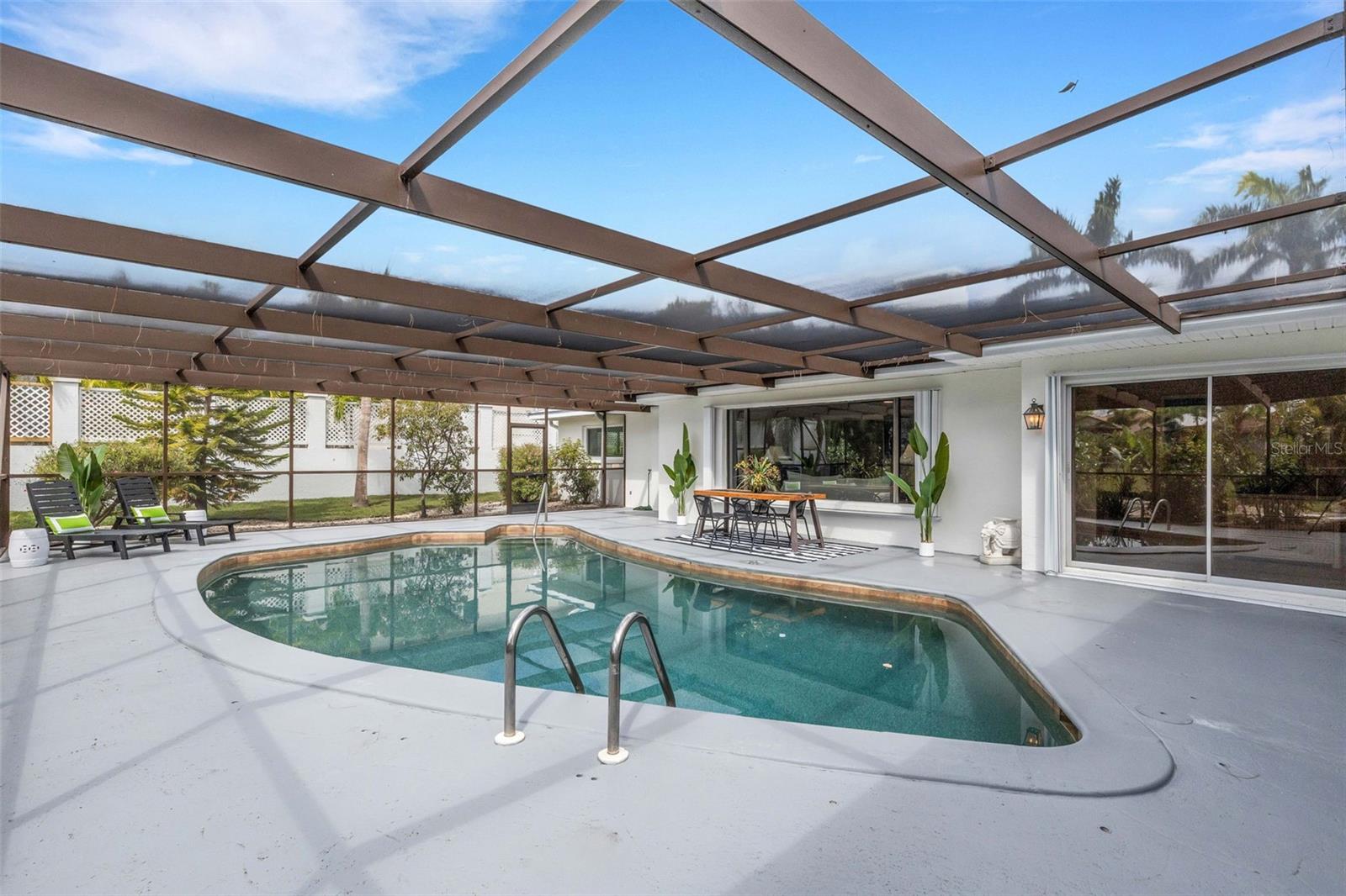 VENICE ISLAND NW OF DOWNTOWN W-622000 - Residential