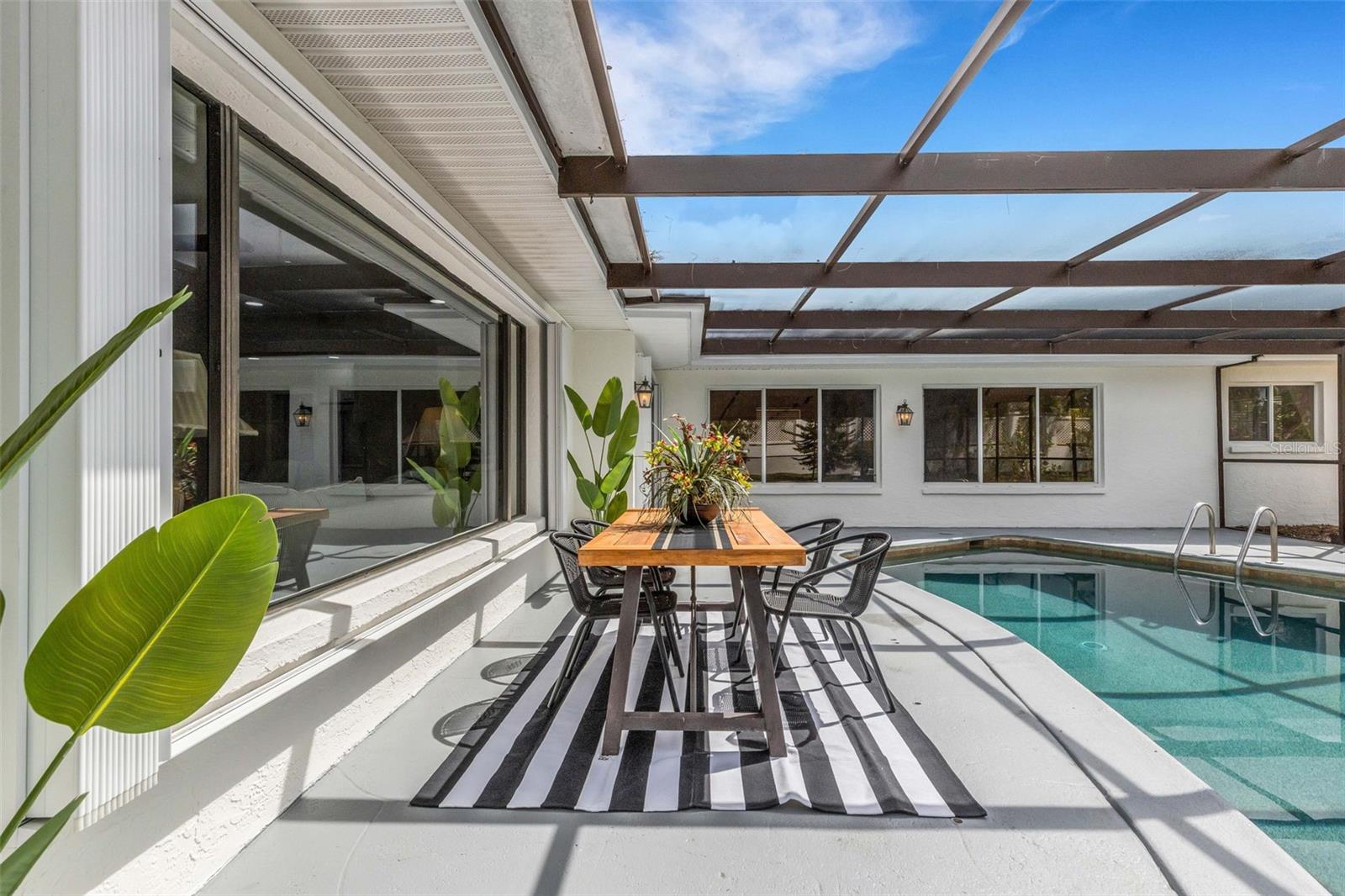 VENICE ISLAND NW OF DOWNTOWN W-622000 - Residential