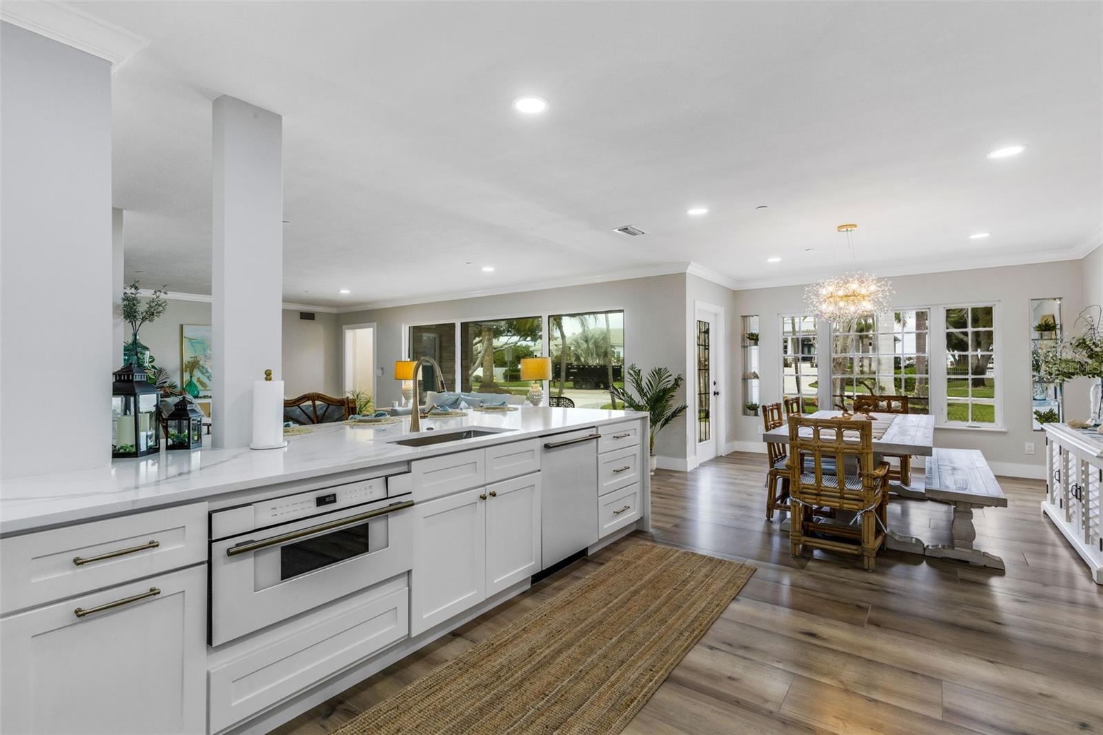 VENICE ISLAND NW OF DOWNTOWN W-622000 - Residential