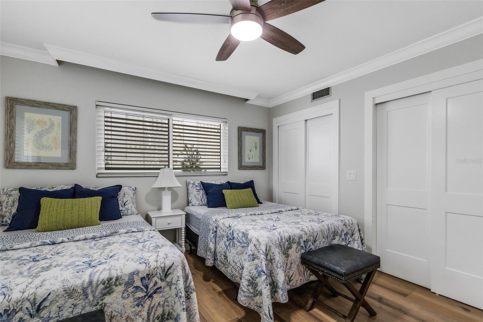 VENICE ISLAND NW OF DOWNTOWN W-622000 - Residential