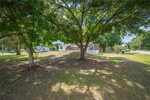 A home in LAKELAND