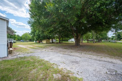 A home in LAKELAND