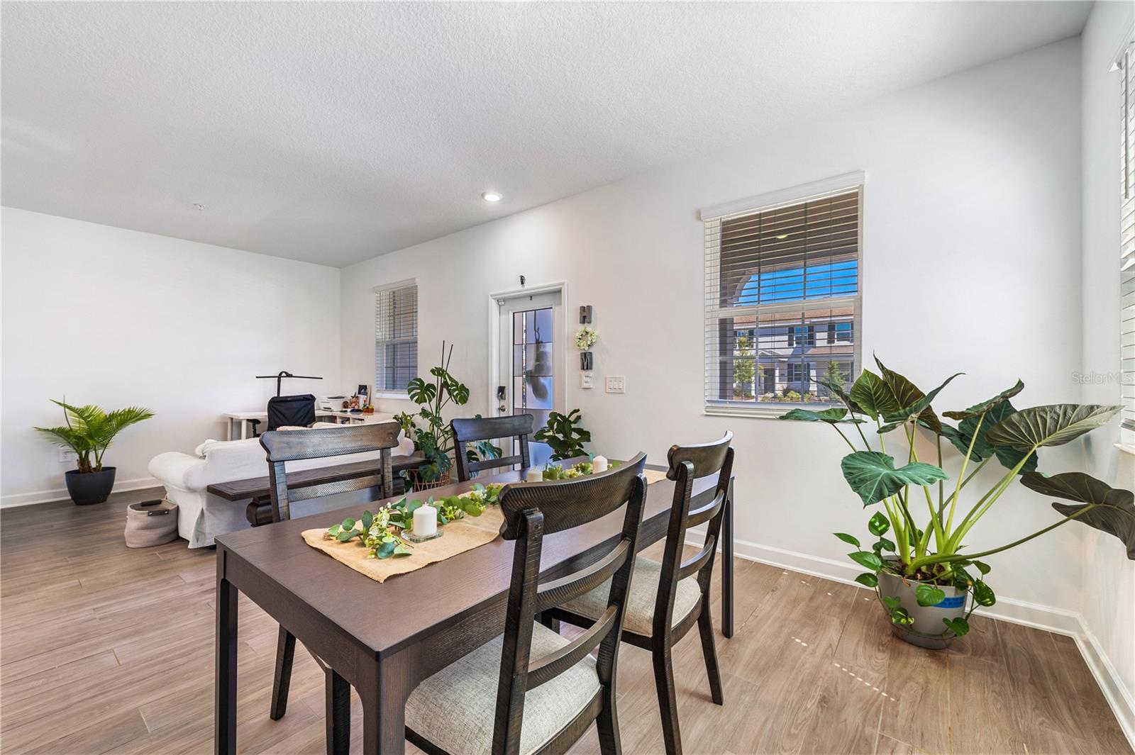 Casas a venda 2 - Jen Dantas 11730 BOLDFACE DRIVE