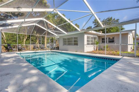 A home in LAKE WALES