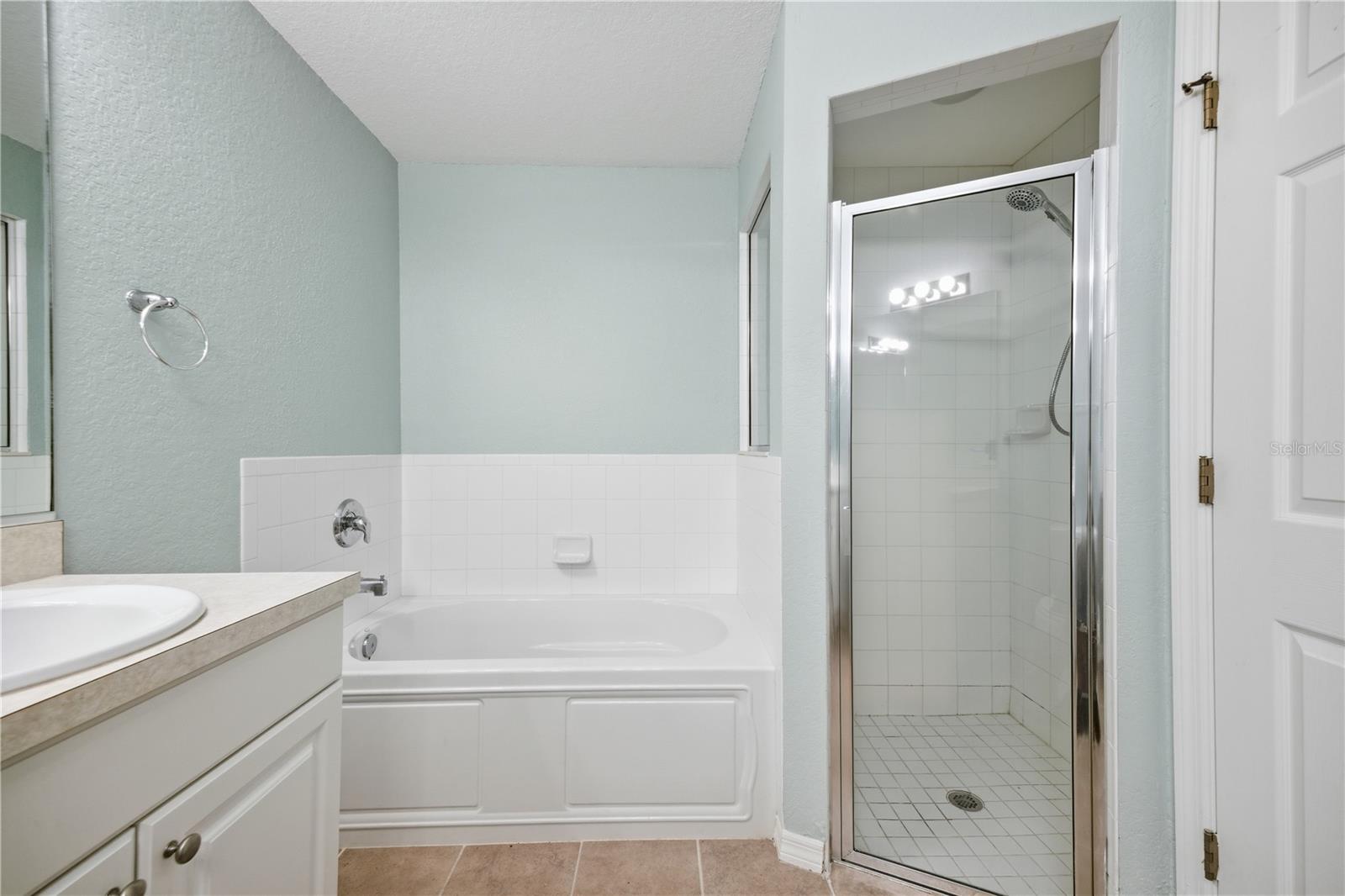 OAK TRAIL - Residential Lease