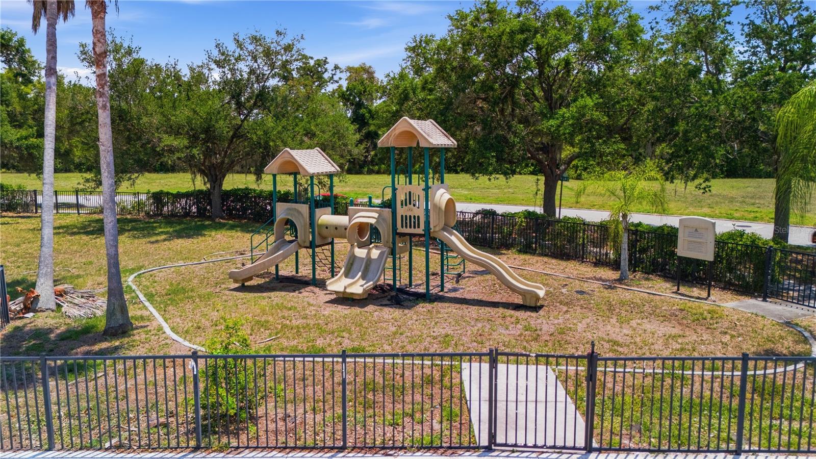 OAK TRAIL - Residential Lease