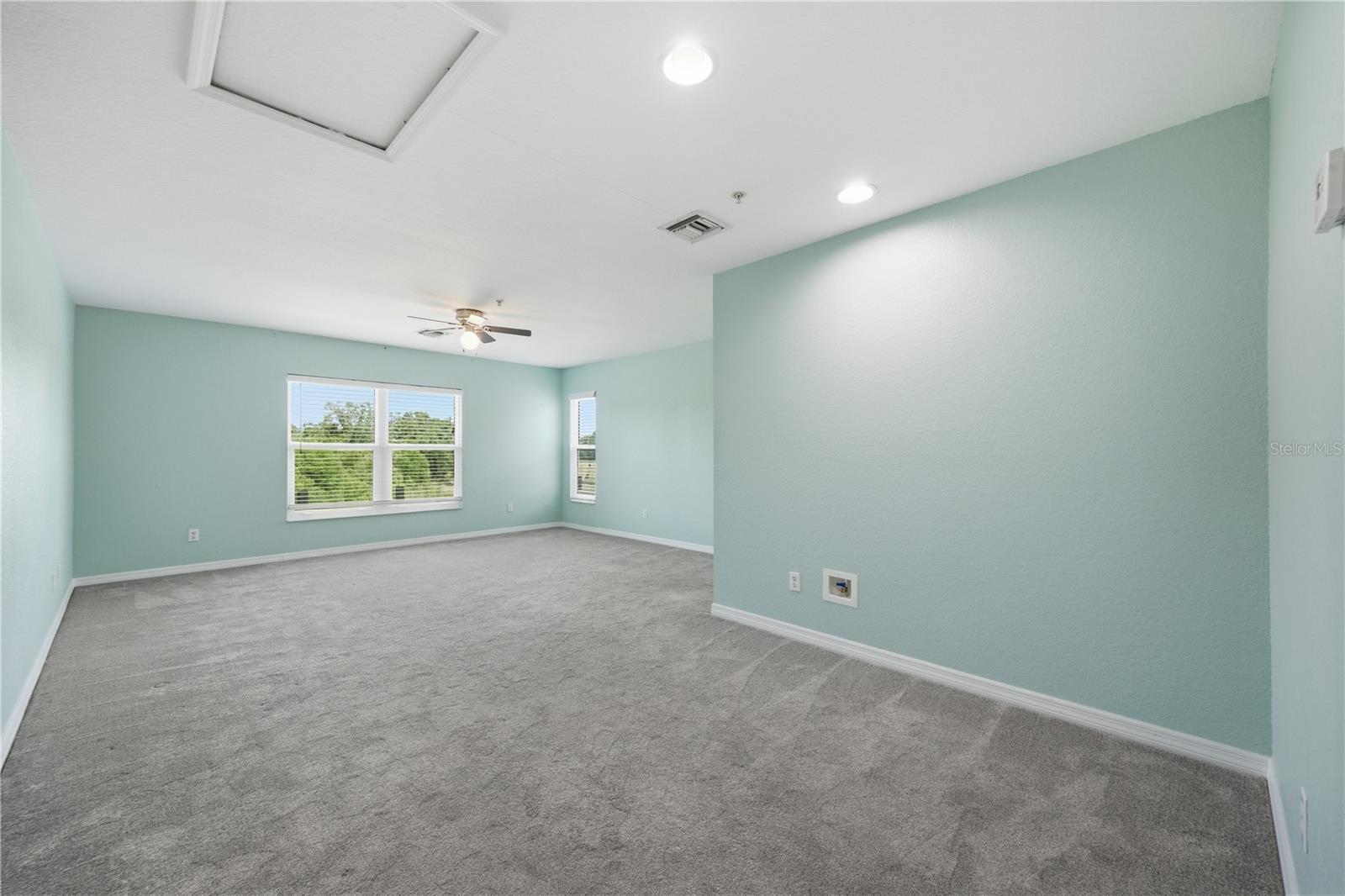 OAK TRAIL - Residential Lease