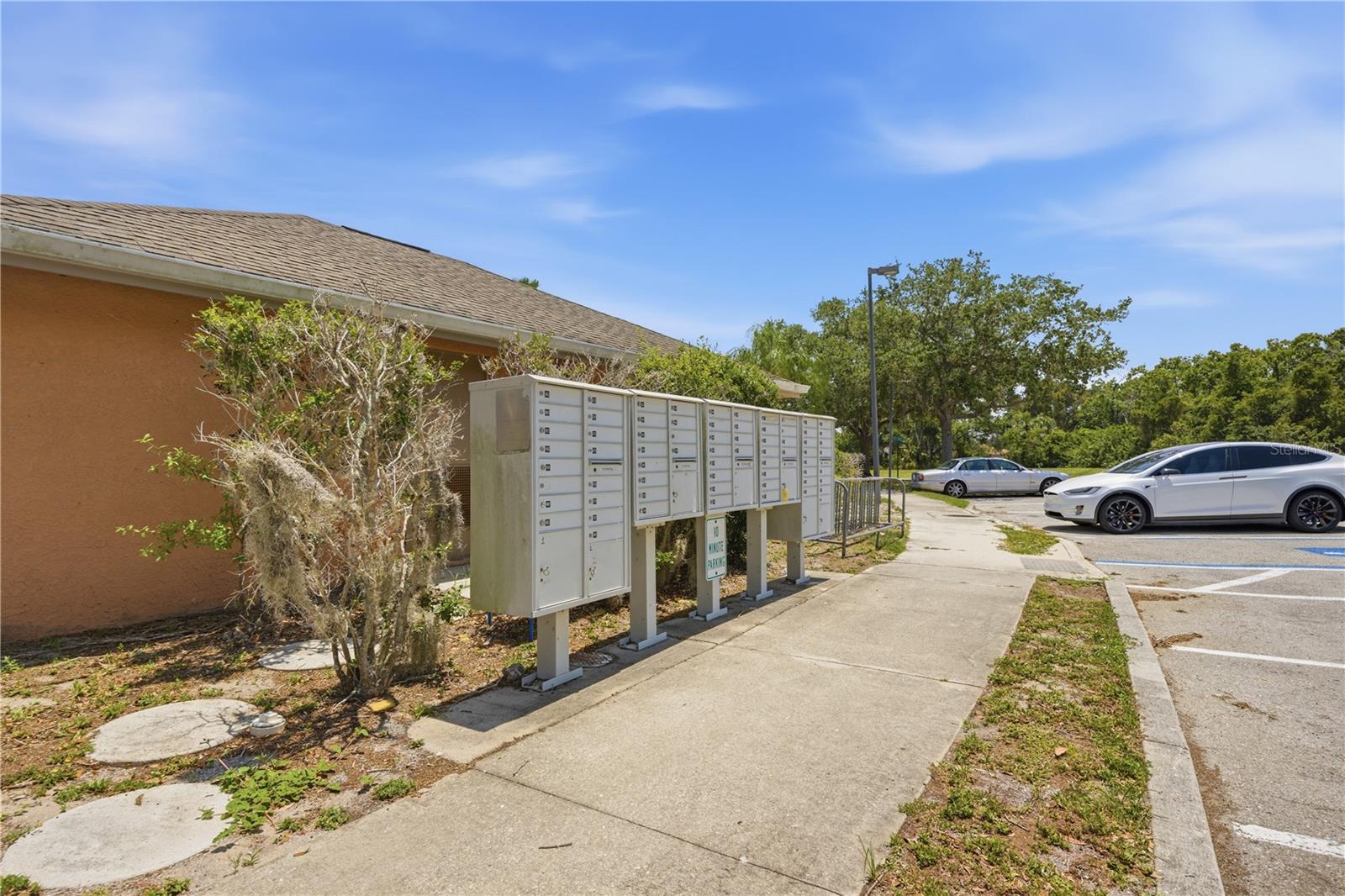 OAK TRAIL - Residential Lease