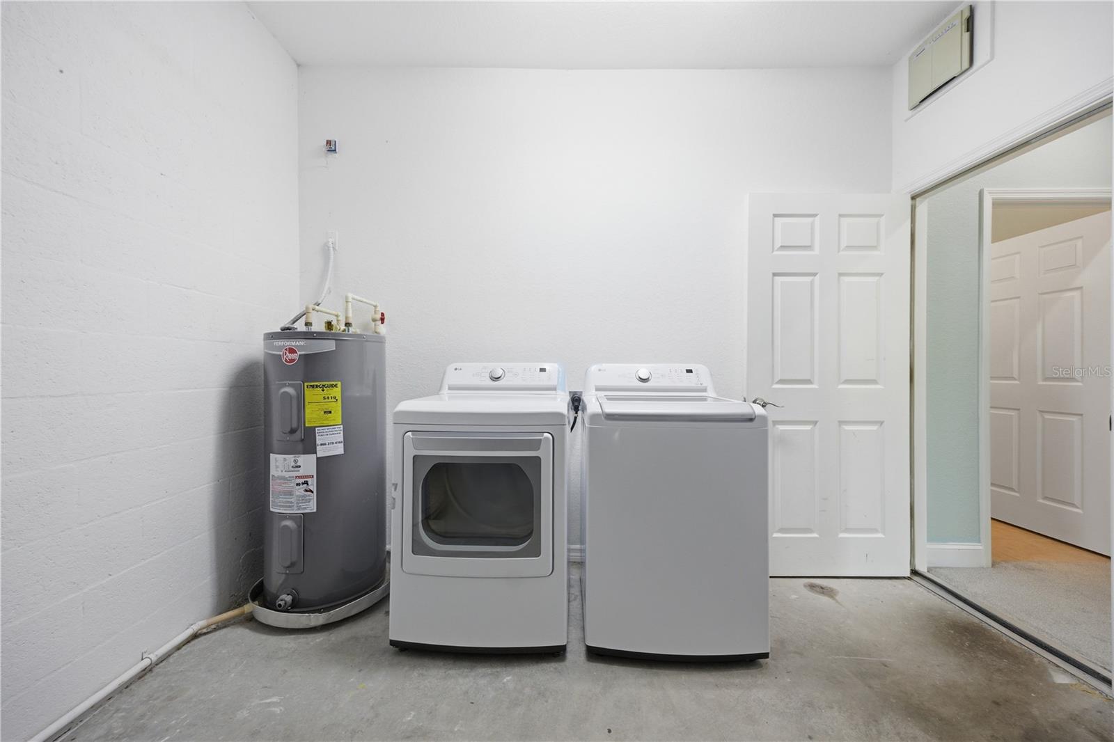 OAK TRAIL - Residential Lease