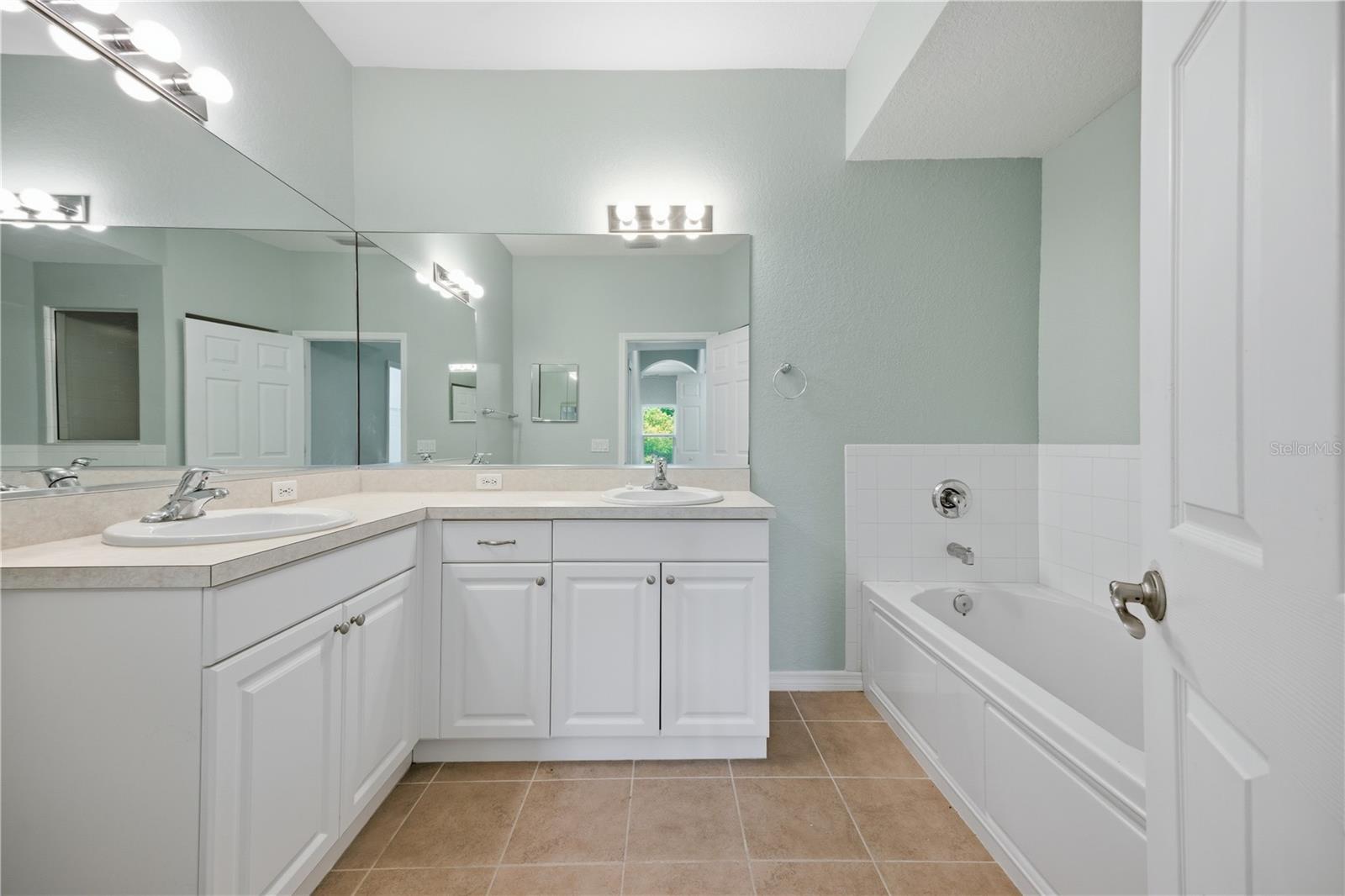 OAK TRAIL - Residential Lease