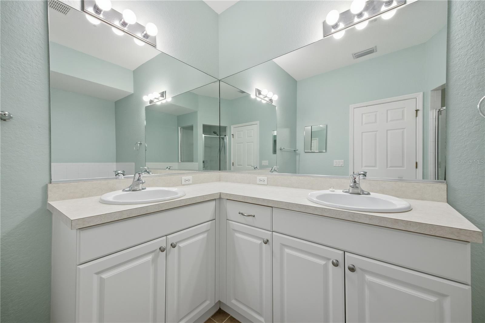 OAK TRAIL - Residential Lease
