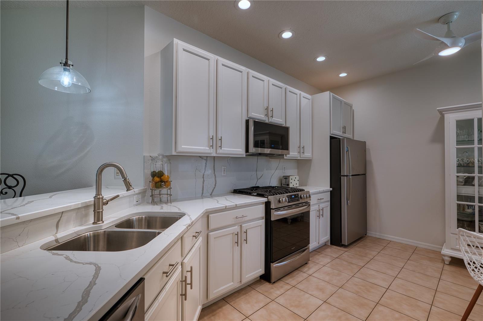 4269 CASCADE FALLS DRIVE, SARASOTA, FL, 34243 3 4269 CASCADE FALLS DRIVE