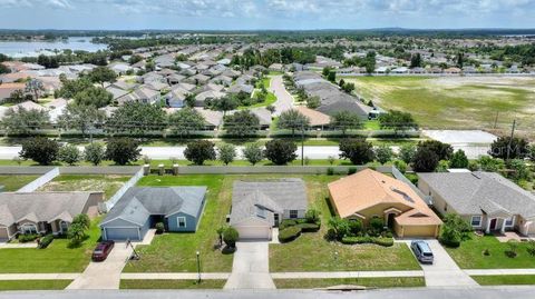 A home in WINTER HAVEN