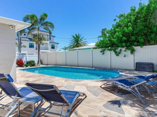 230 144TH AVE, MADEIRA BEACH, FL 33708 - Image ddd2e56ae6f3f63a08a7903f8e82cc47/2611290240