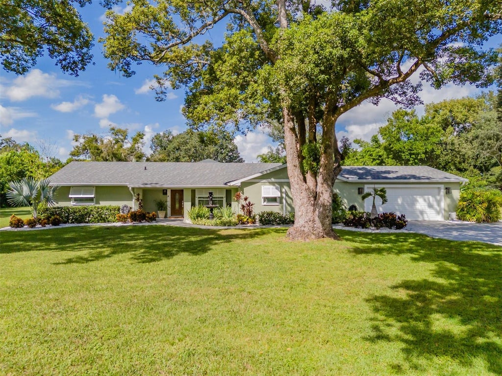 Photo of 2606 Brucken Road, Valrico, FL 33596 (MLS # TB8552878)