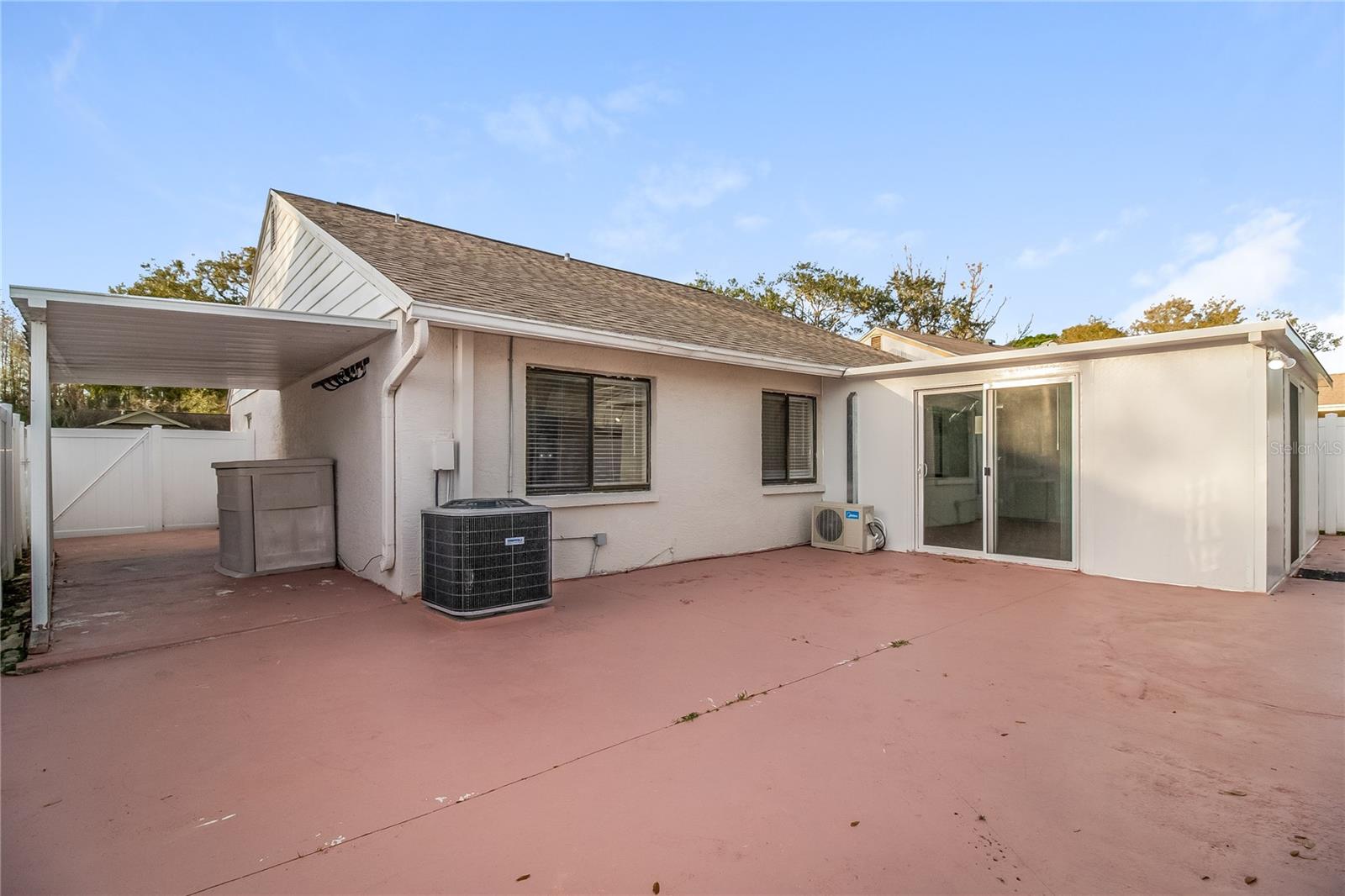 COUNTRY RUN UNIT 02 - Residential Lease