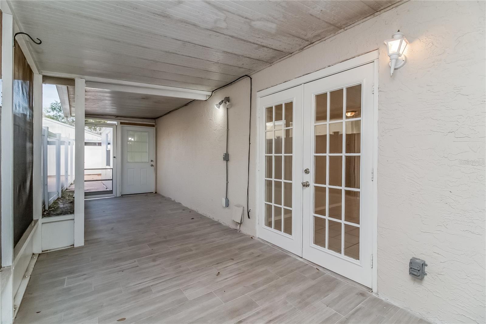 COUNTRY RUN UNIT 02 - Residential Lease