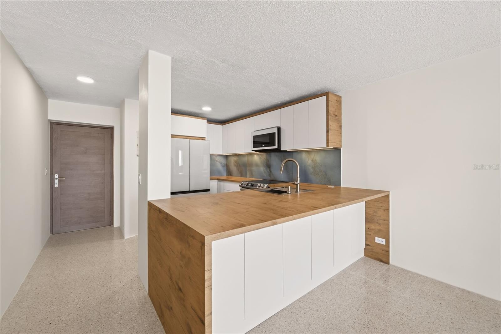 3409 AVE. ISLA VERDE 704