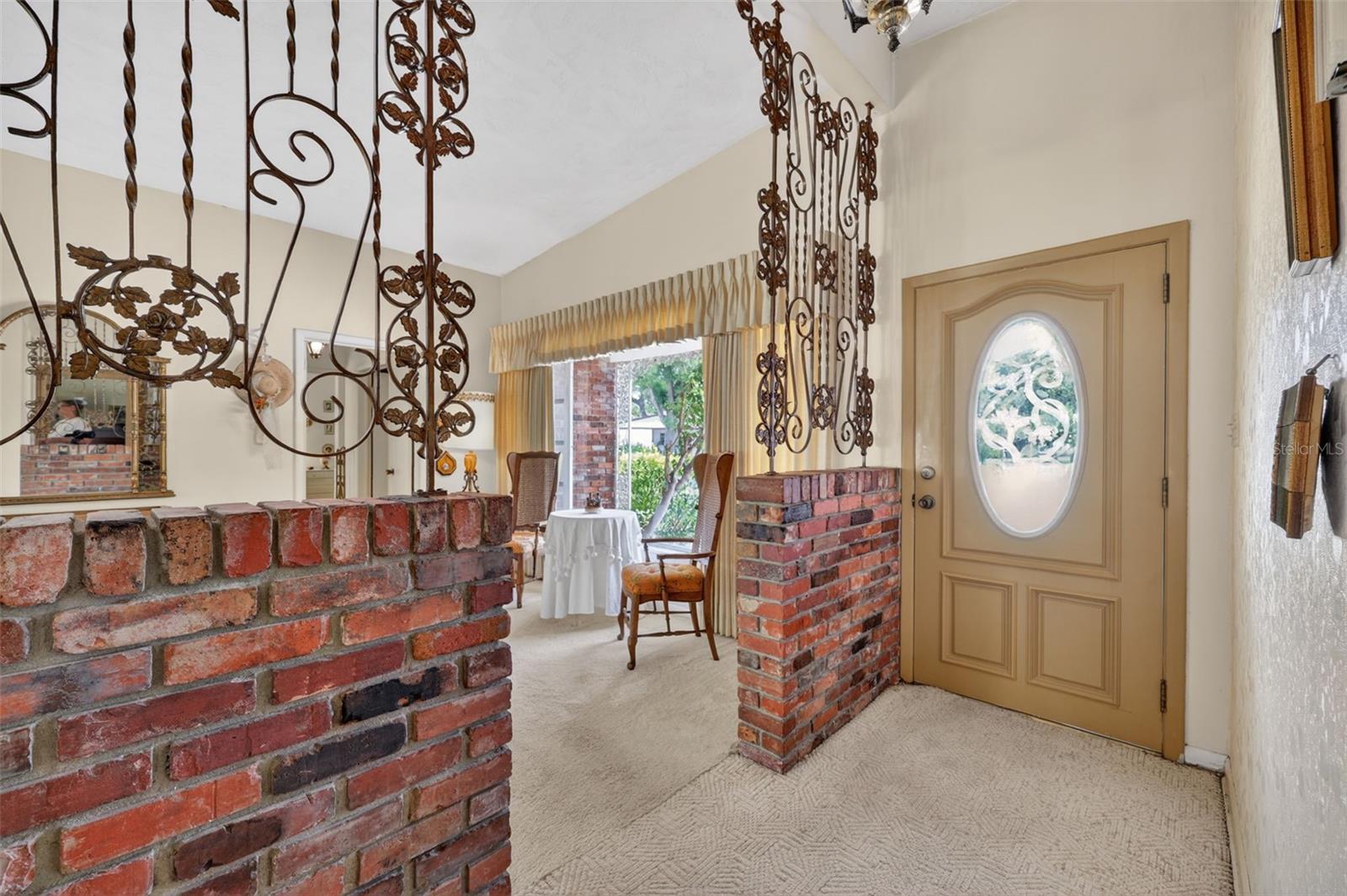 1509 W COUNTRY CLUB DRIVE