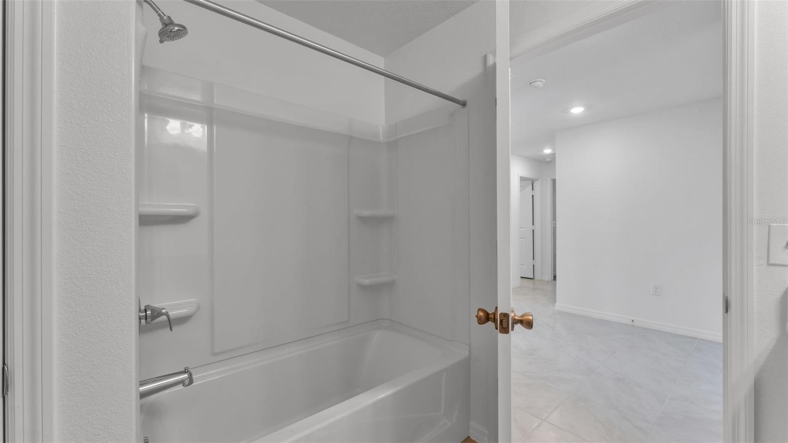 RESERVE AT FOREST LAKE - PHASE 1 - Residential Lease