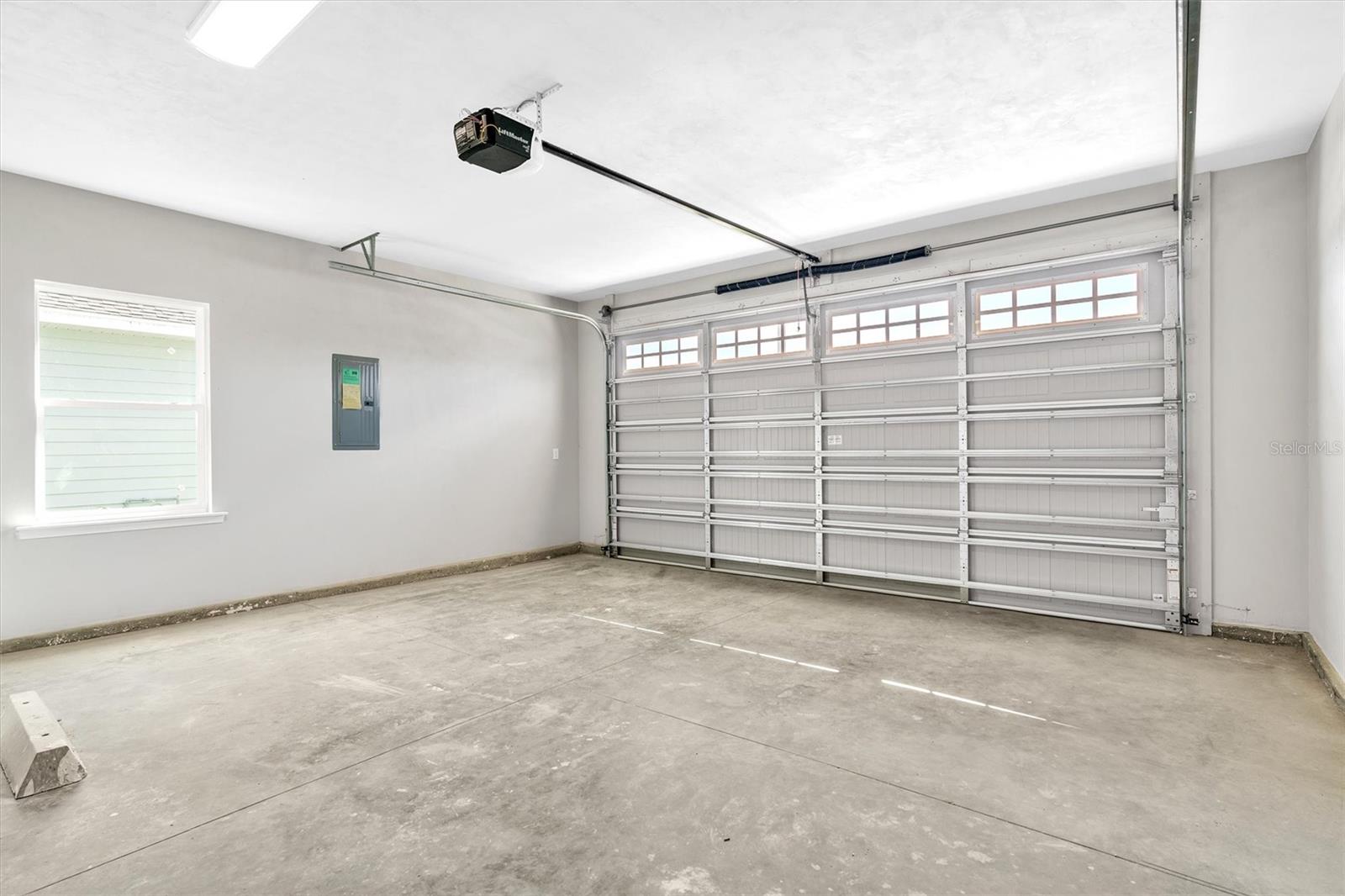 GRAND OAKS - Residential