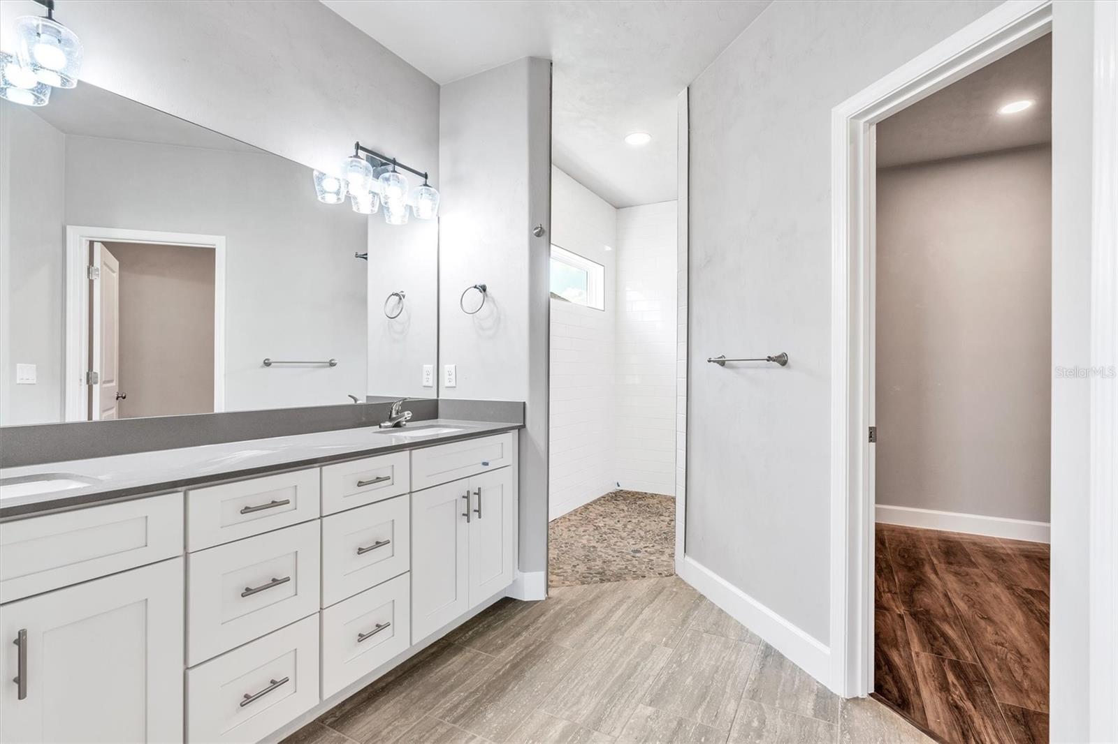 GRAND OAKS - Residential