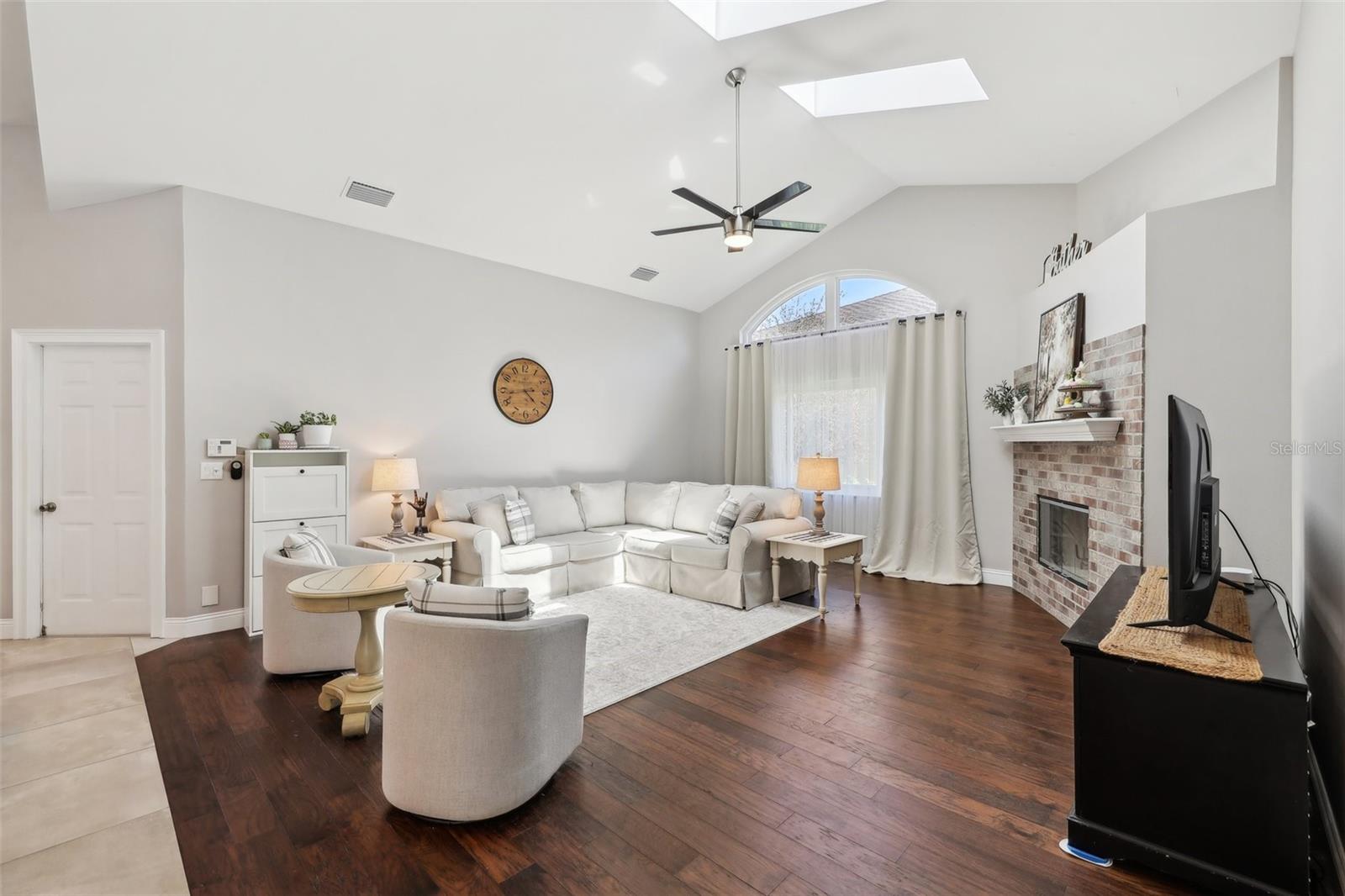 954 COBBLESTONE LANE