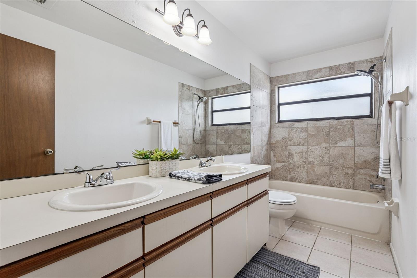 ALAFAYA WOODS PH 5 - Residential