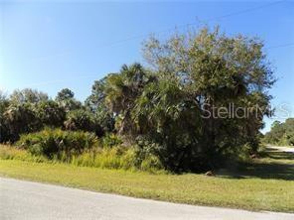 Photo of 18105 Robinson Avenue, Port Charlotte, FL 33948 (MLS # C7515230)