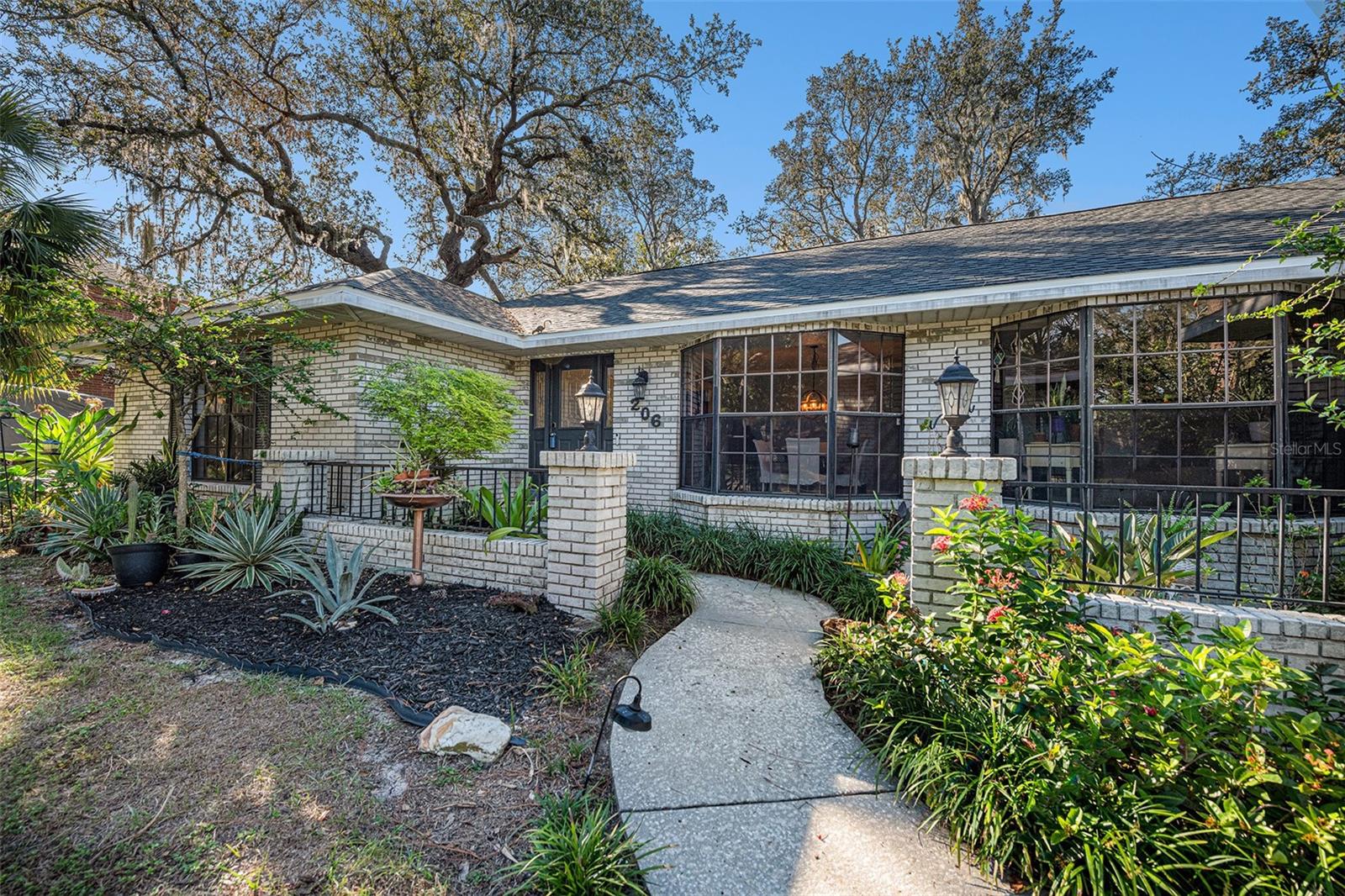 GLEN OAKS SOUTH - Residential