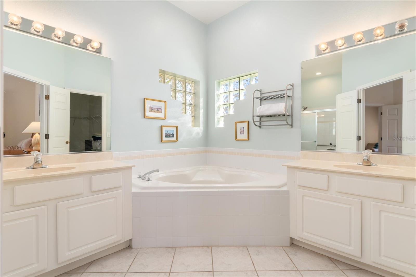 WOODMERE LAKES - Residential