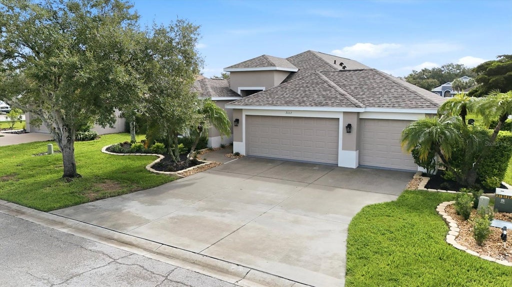 Photo of 7117 50th Avenue Circle E, Palmetto, FL 34221 (MLS # A4702025)