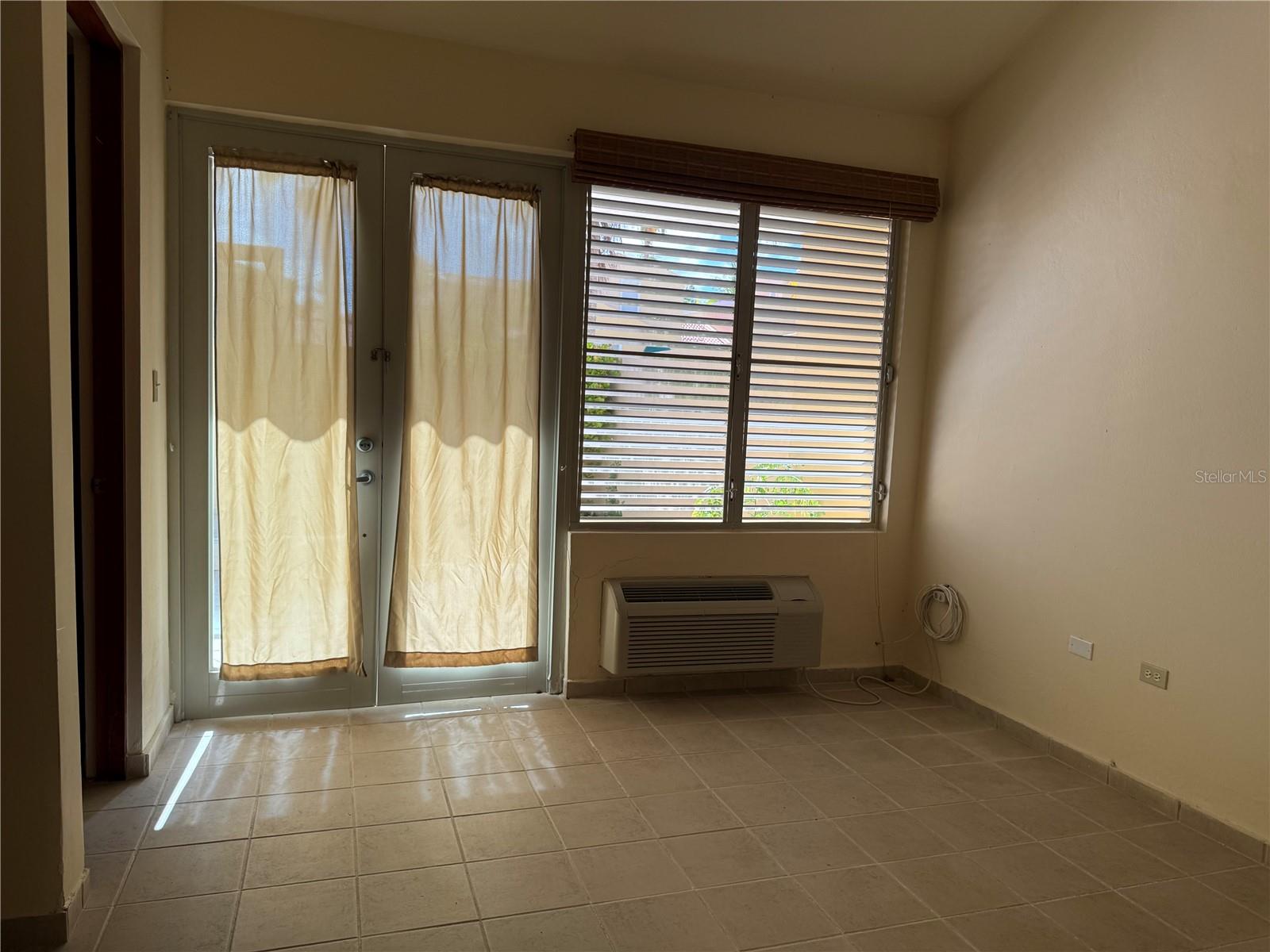 CANDELERO - Residential Lease