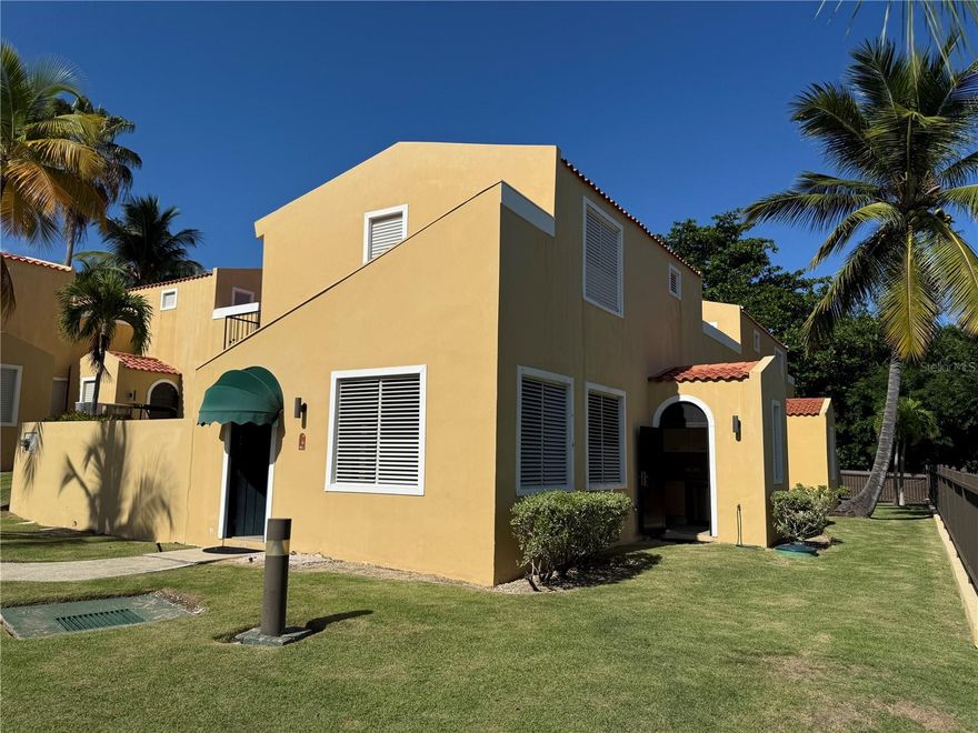 Property for rent in Villas en Palmas II, located within the exclusive Palmas del Mar community in Humacao. This residence features 3 bedrooms, 3 full bathrooms, and 2 parking spaces—perfect for living or vacationing in a secure environment surrounded by amenities. The community offers a swimming pool, golf course, sports courts, public boat ramp, controlled access, 24/7 security, restaurants, and much more. Enjoy a unique lifestyle with access to beaches, recreational areas, and all the benefits of Palmas del Mar has. For more information on availability and pricing, contact us.