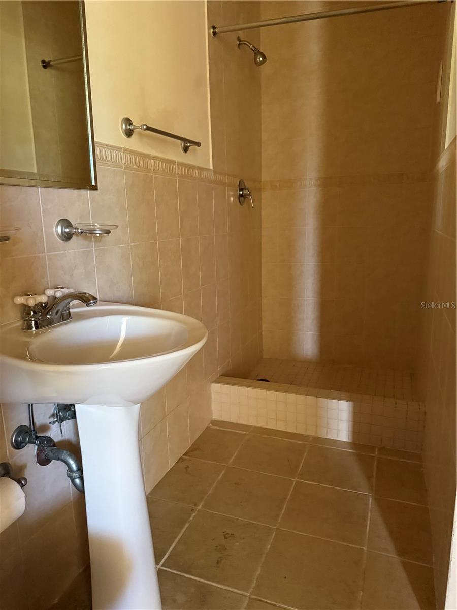 CANDELERO - Residential Lease