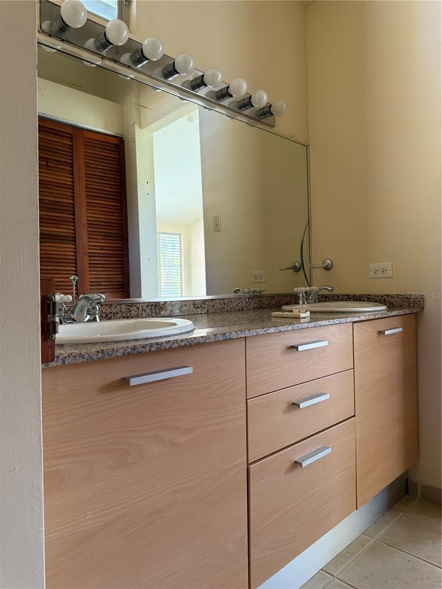 CANDELERO - Residential Lease