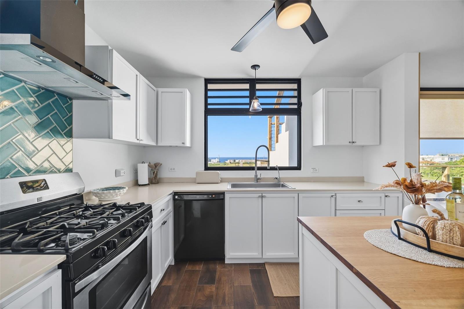 1893 AVENIDA MANUELA LAMELA ABREU