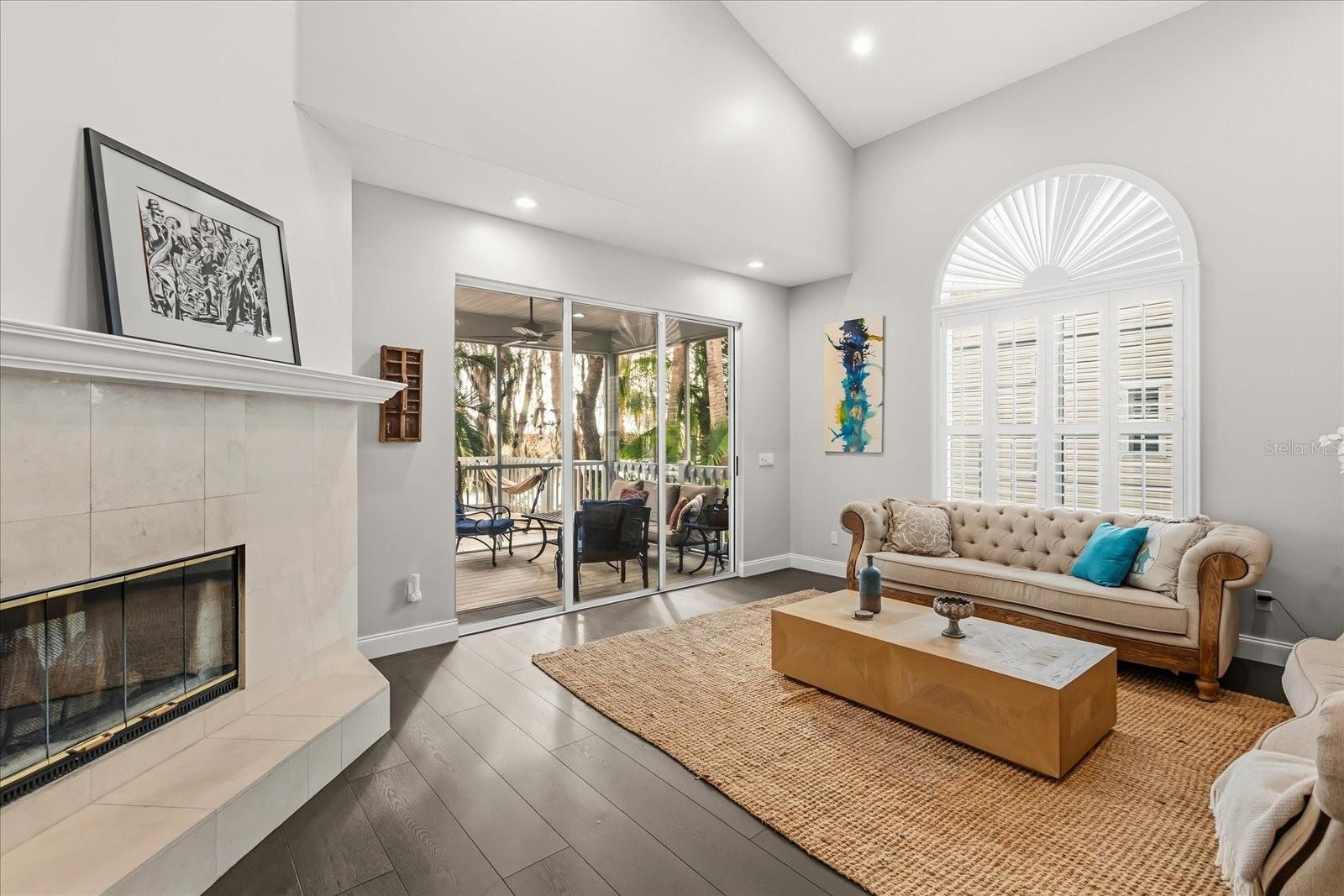 RIVER OAKS 01 CONDO - Residential