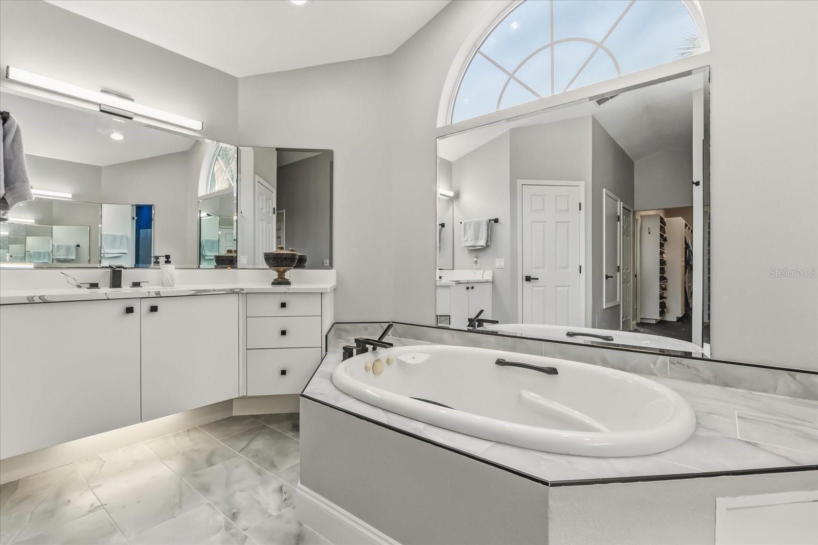 RIVER OAKS 01 CONDO - Residential