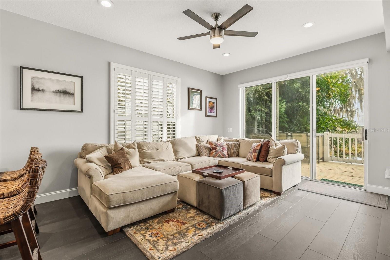 RIVER OAKS 01 CONDO - Residential