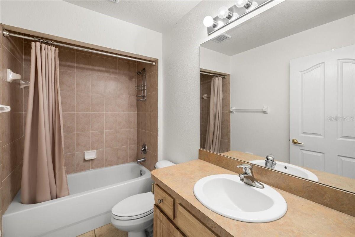 ROYAL HIGHLANDS - Residential