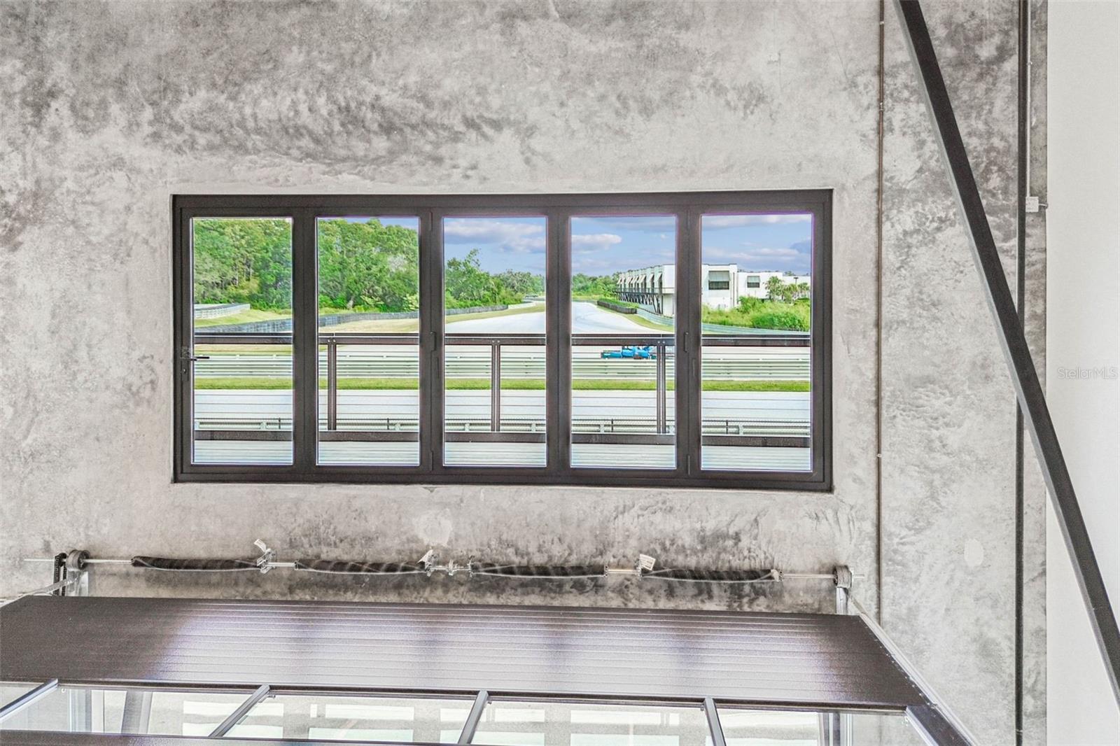 MOTOR ENCLAVE - Residential