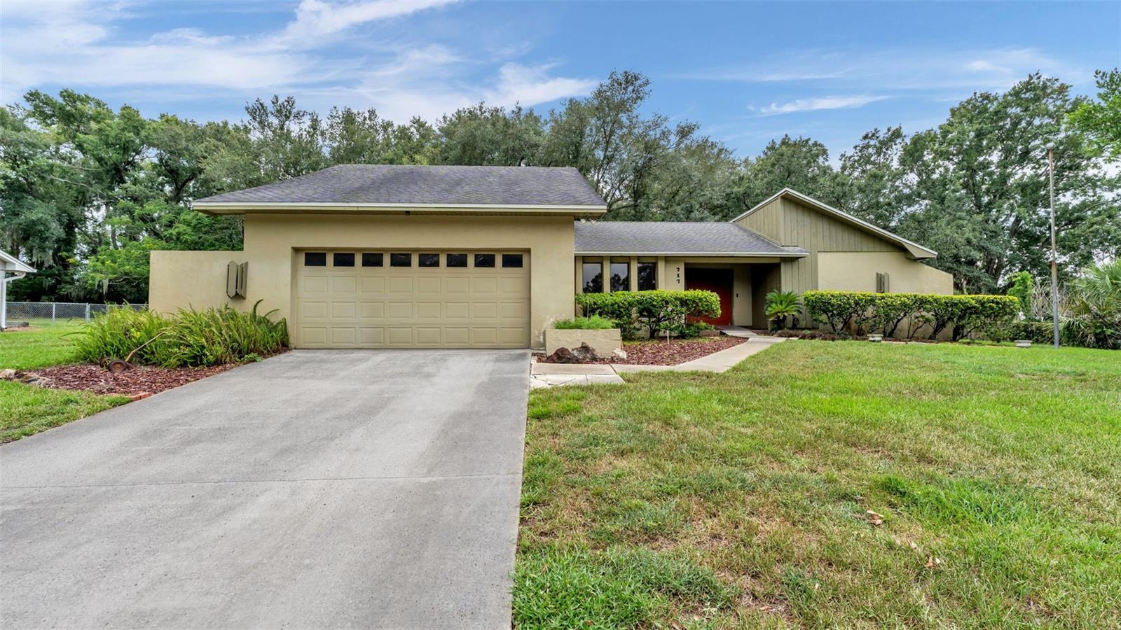 717 WOODHILL DRIVE