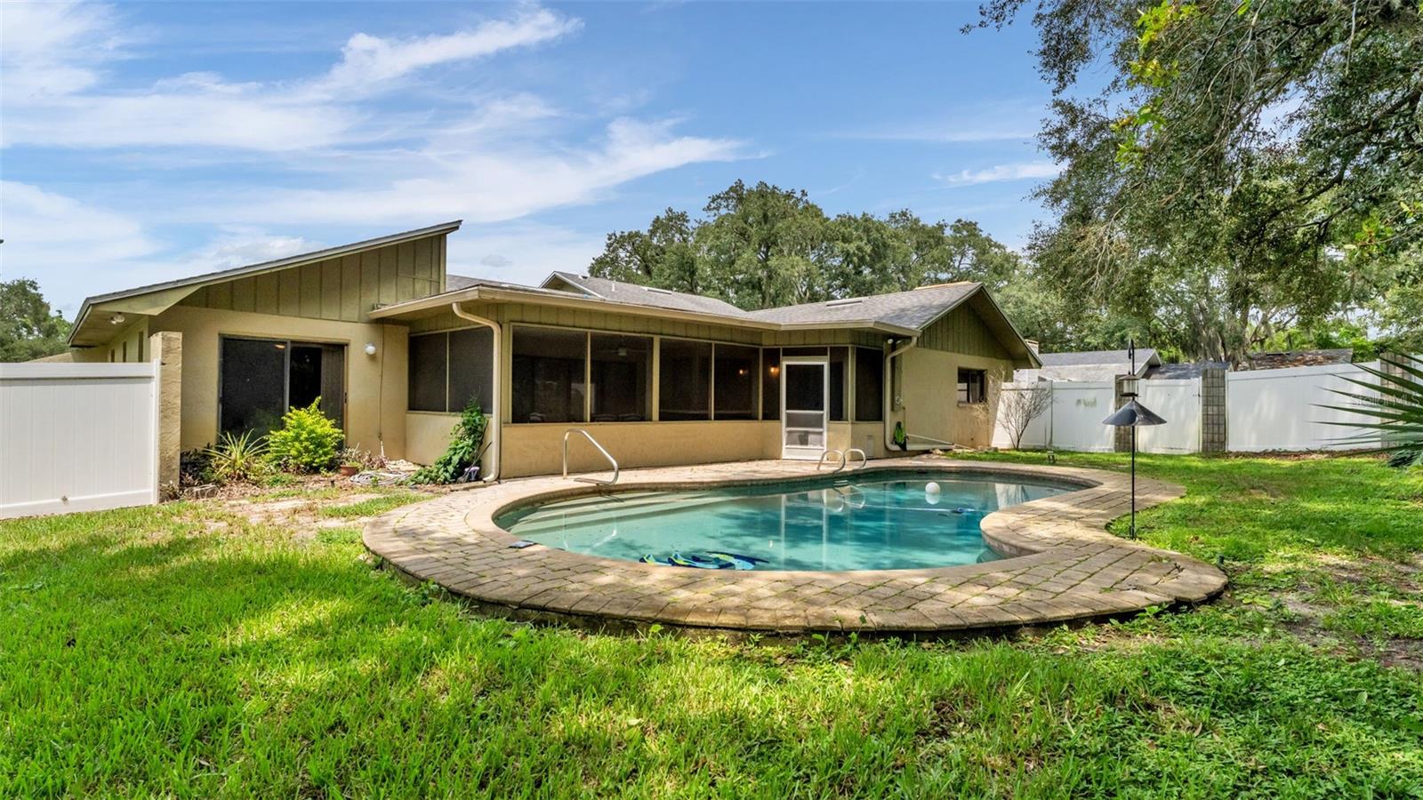 717 WOODHILL DRIVE
