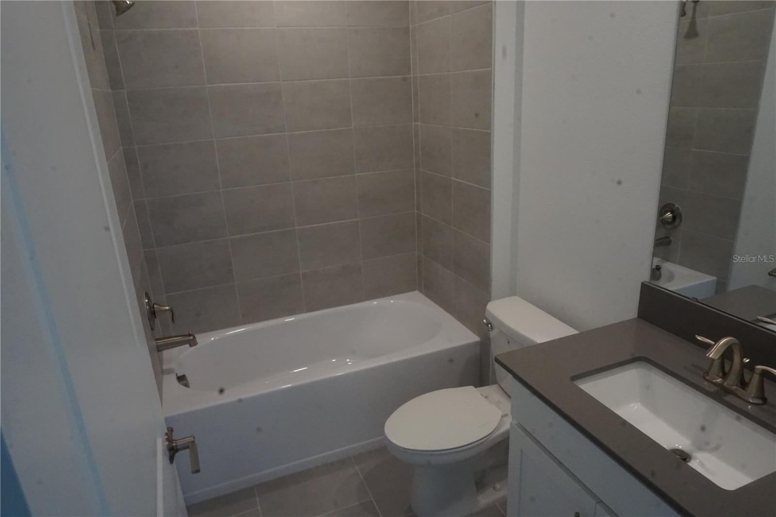 BRIDGEWALK 50S - Residential Lease